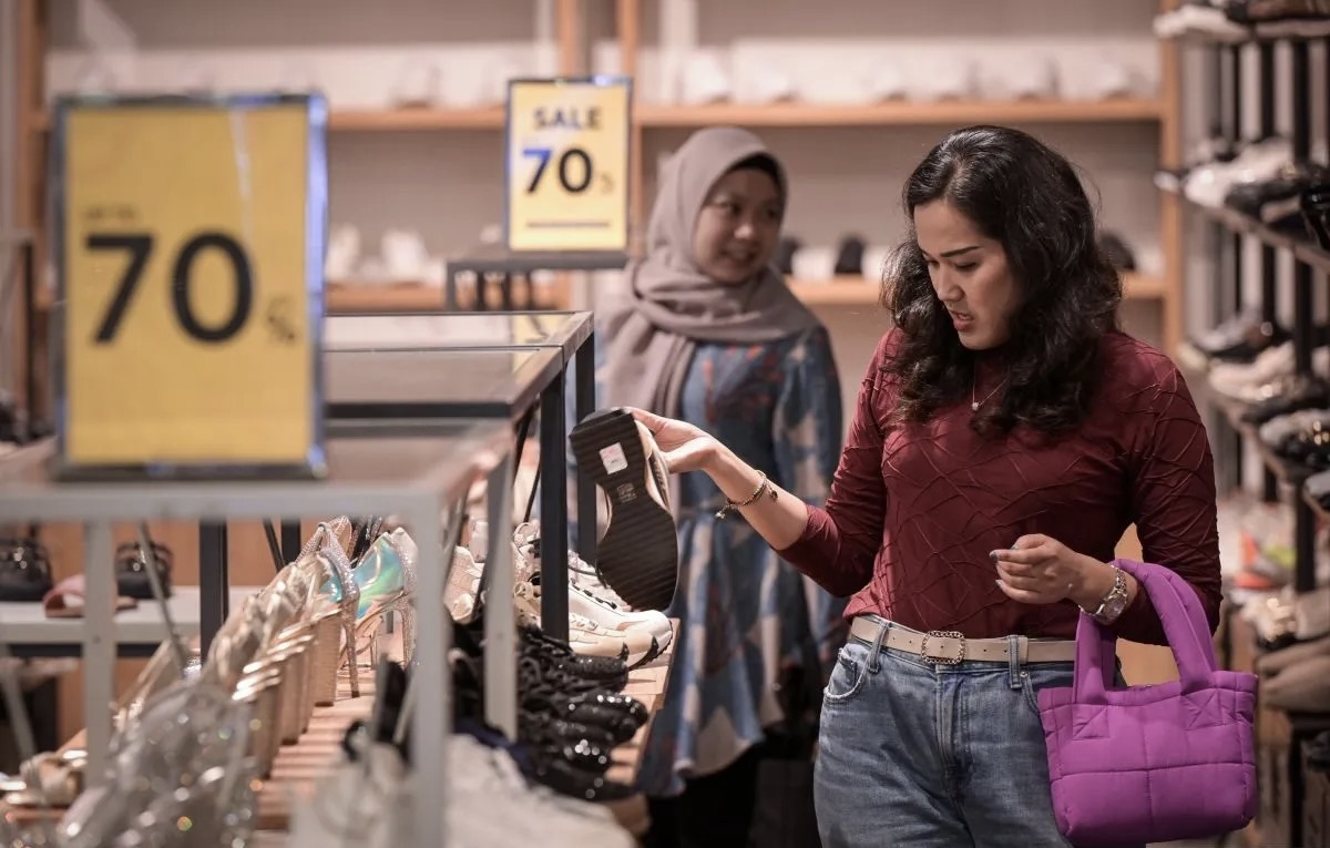 Kenapa Perempuan Lebih Impulsif Belanja Pakaian? Studi Ini Jawabannya